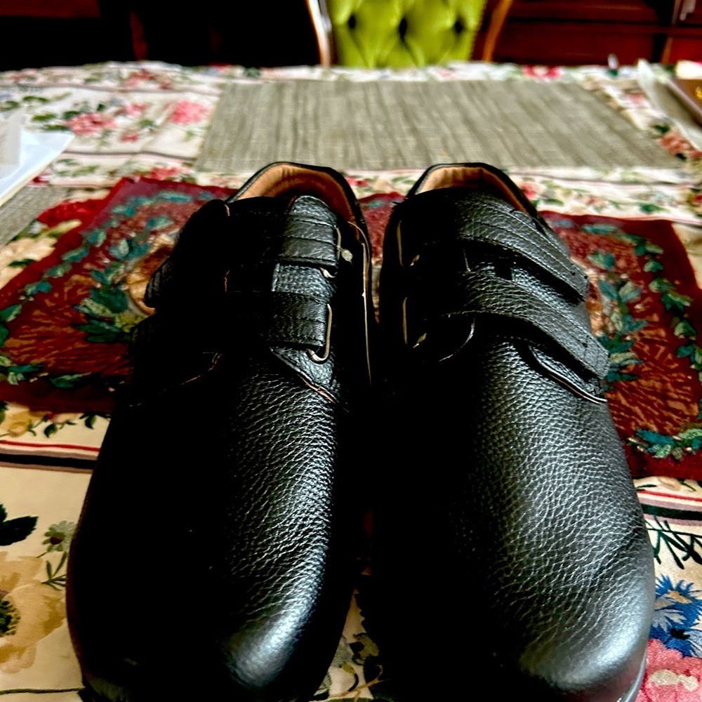Men’s diabetic shoes are constructed from high-quality genuine leather